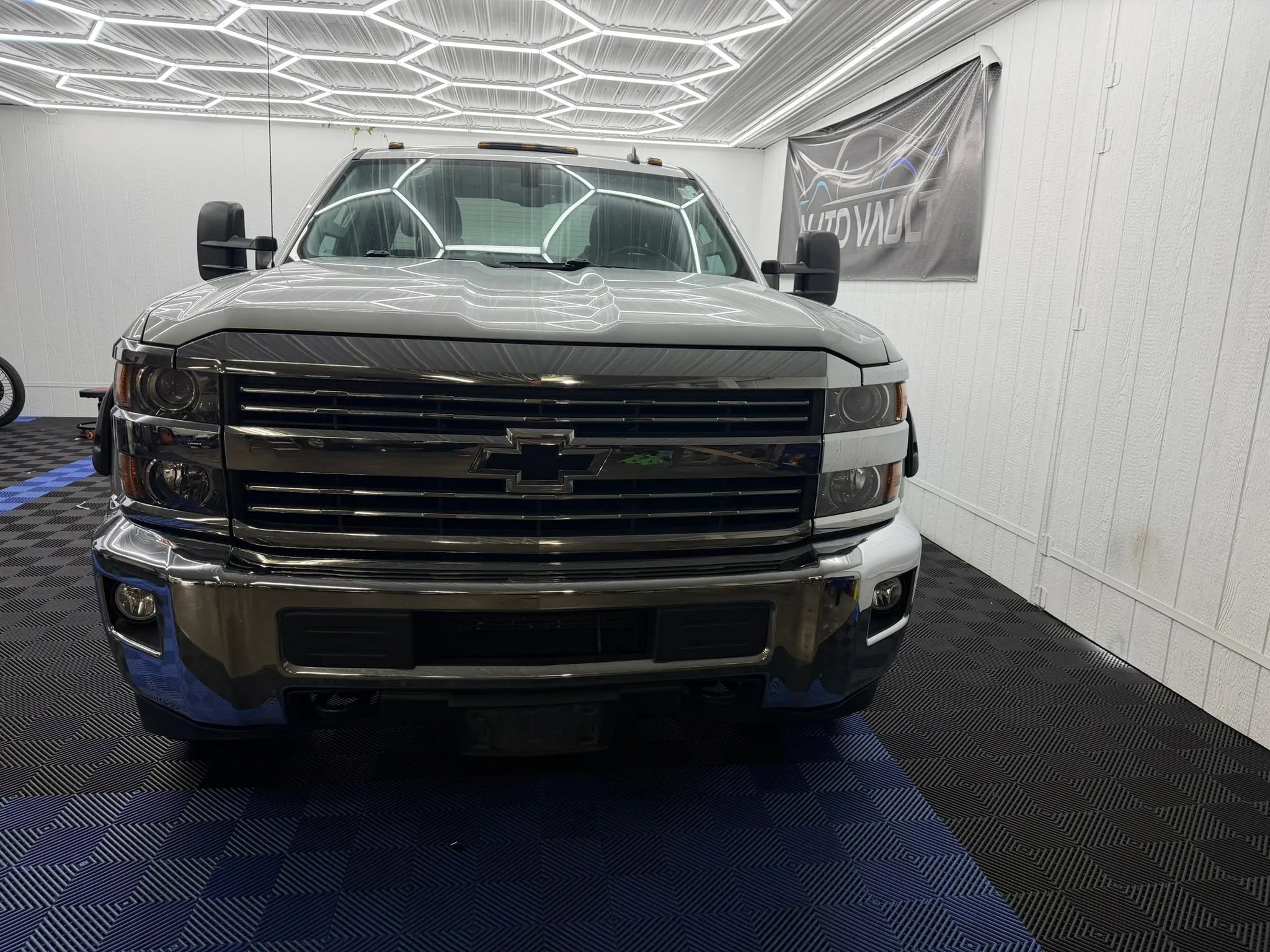 Used 2015 Chevrolet Silverado 2500 LT w/ LT Convenience Package AWD/4WD image 3