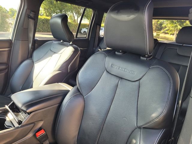 Used 2023 Jeep Grand Cherokee Overland w/ Luxury Tech Group IV AWD/4WD image 13