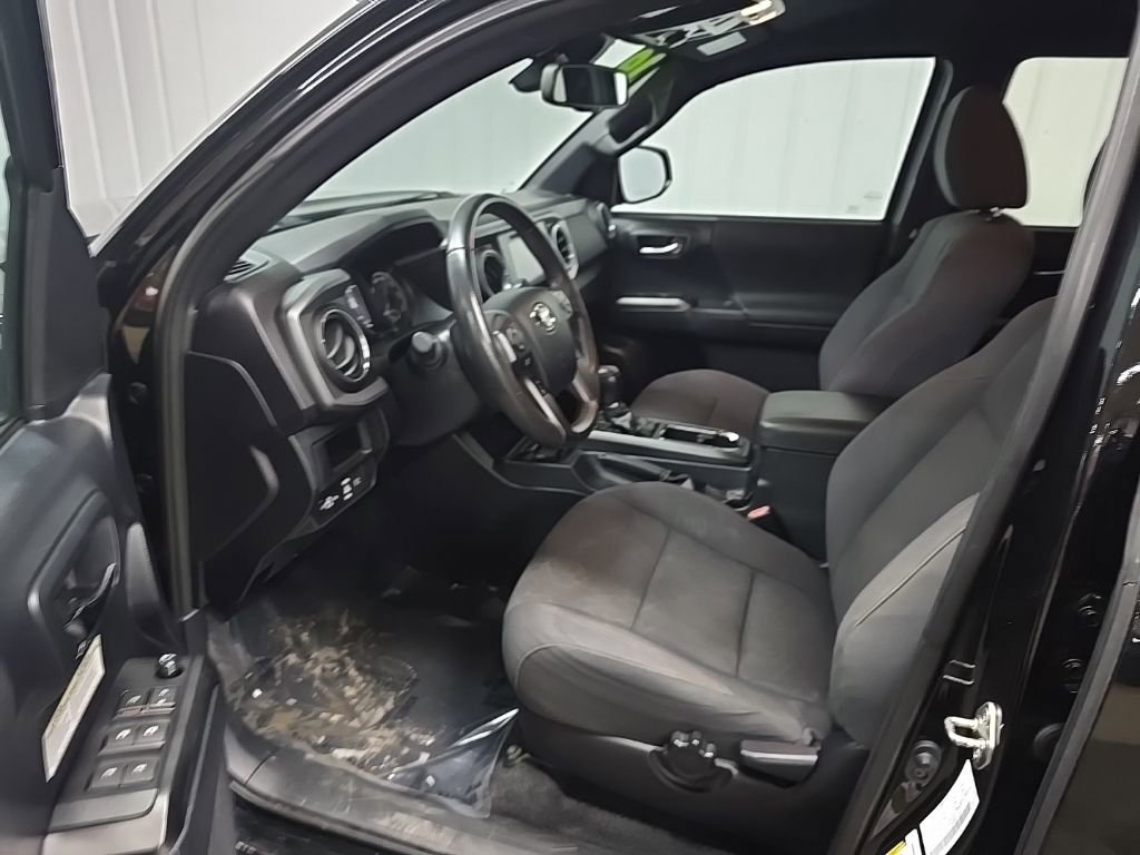 Used 2019 Toyota Tacoma TRD Off-Road AWD/4WD image 28