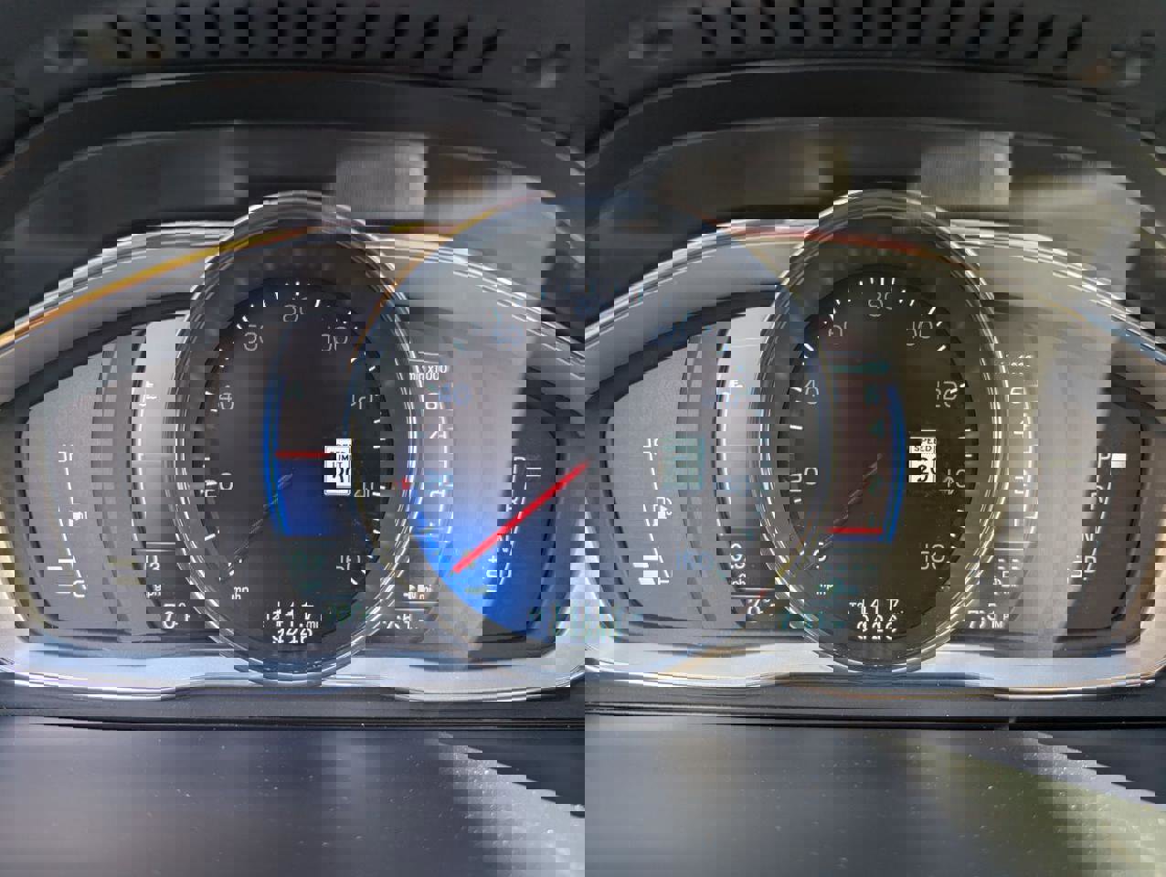 Used 2015 Volvo V60 T6 R-Design Platinum image 13