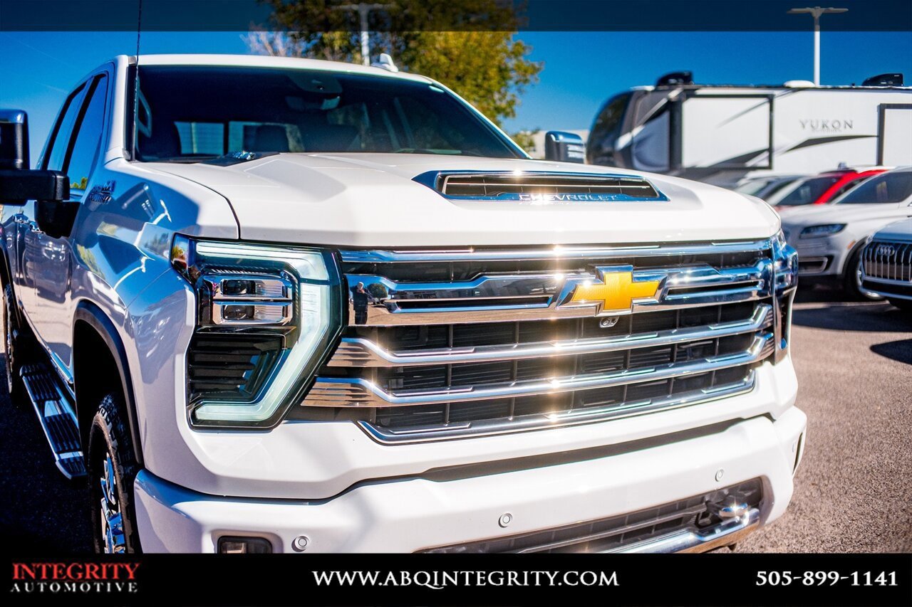 Used 2024 Chevrolet Silverado 2500 High Country w/ High Country Premium Package image 9