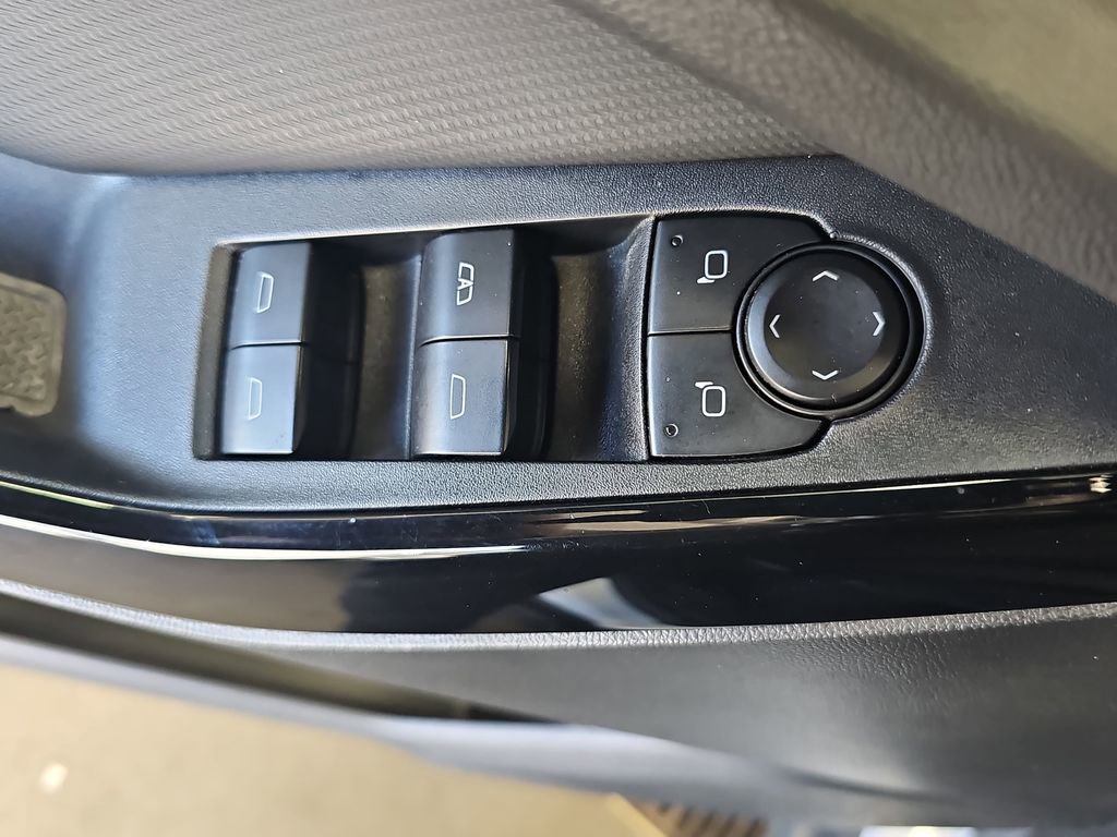 Used 2025 Chevrolet Equinox LT FWD image 26