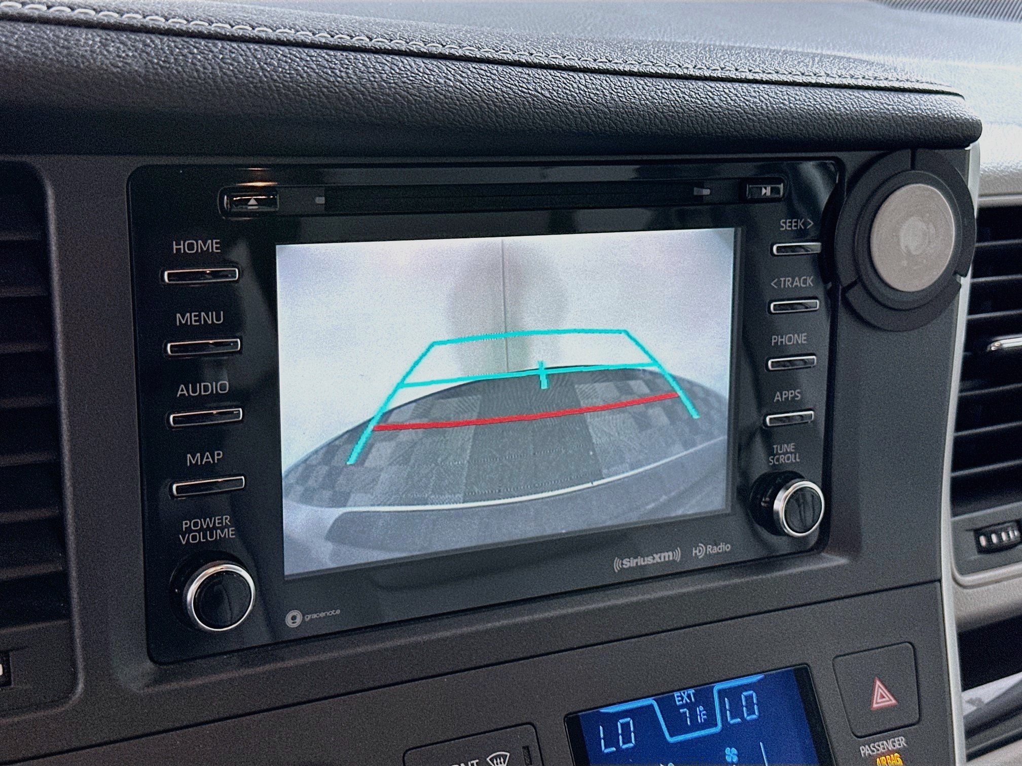 Used 2020 Toyota Sienna XLE Premium FWD image 22