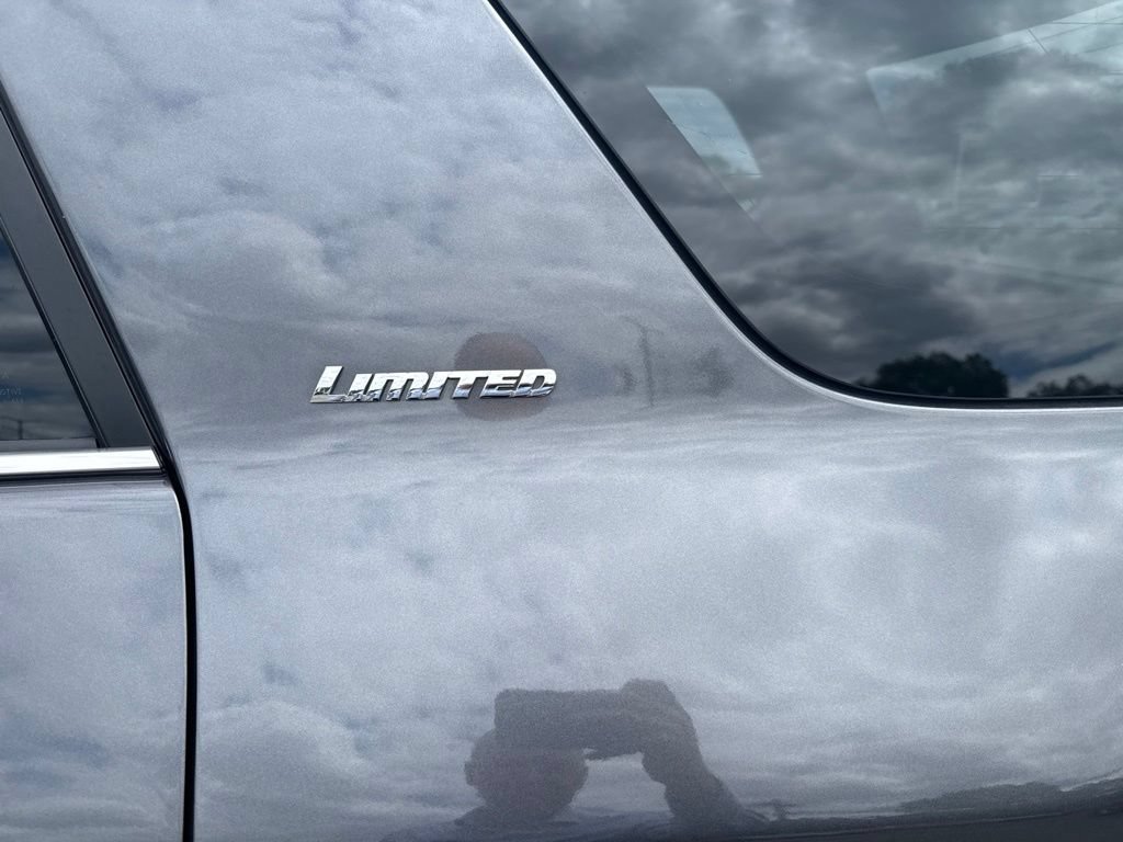 Used 2023 Toyota 4Runner Limited AWD/4WD image 5