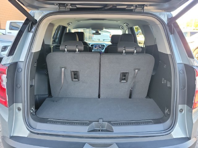 Used 2023 GMC Acadia SLE w/ Driver Convenience Package FWD image 6