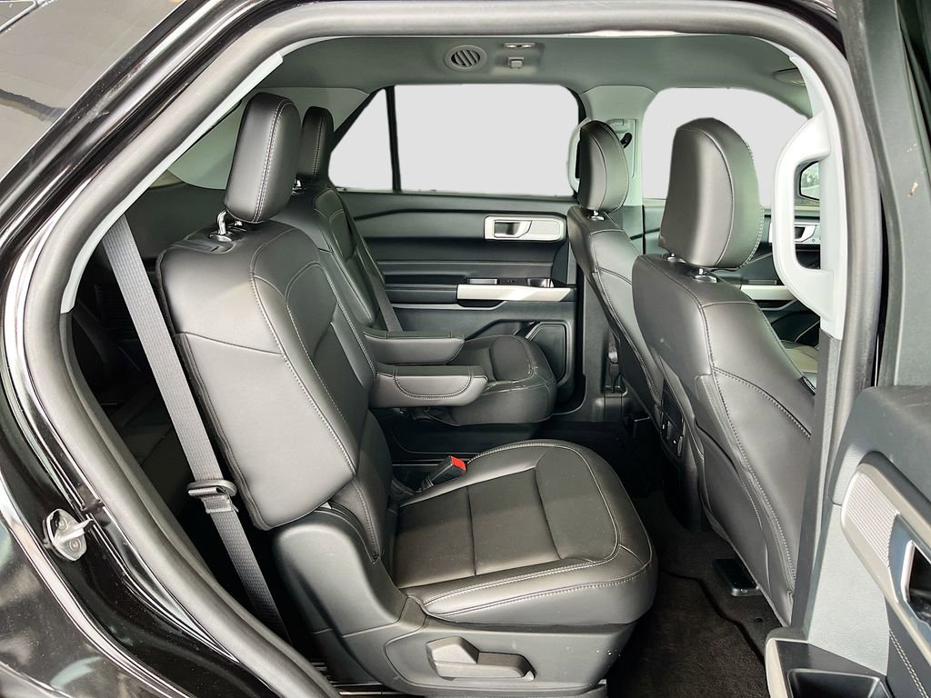 Used 2024 Ford Explorer XLT w/ Equipment Group 202A image 27