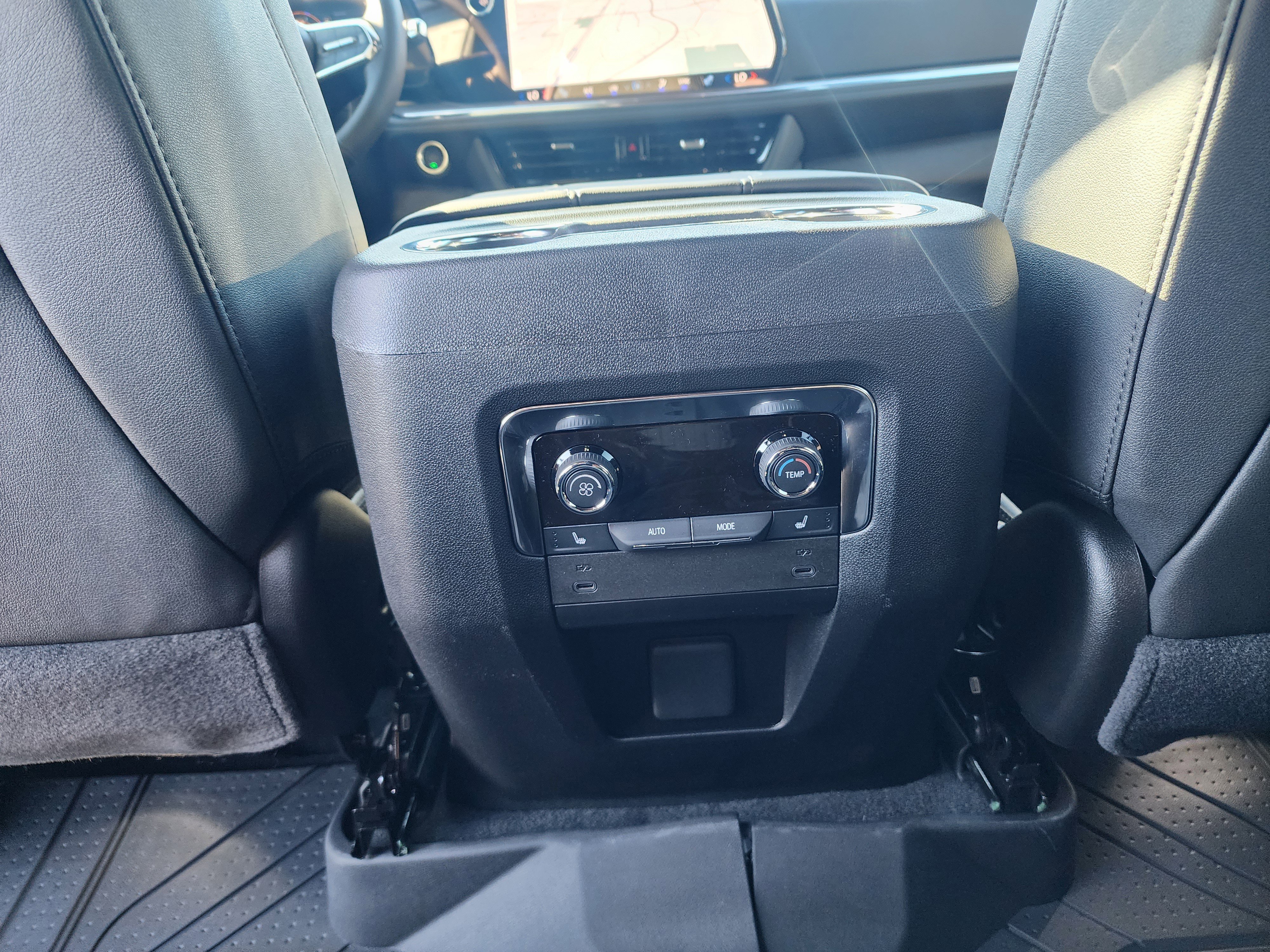 New 2026 Chevrolet Suburban Z71 w/ Comfort Package image 17