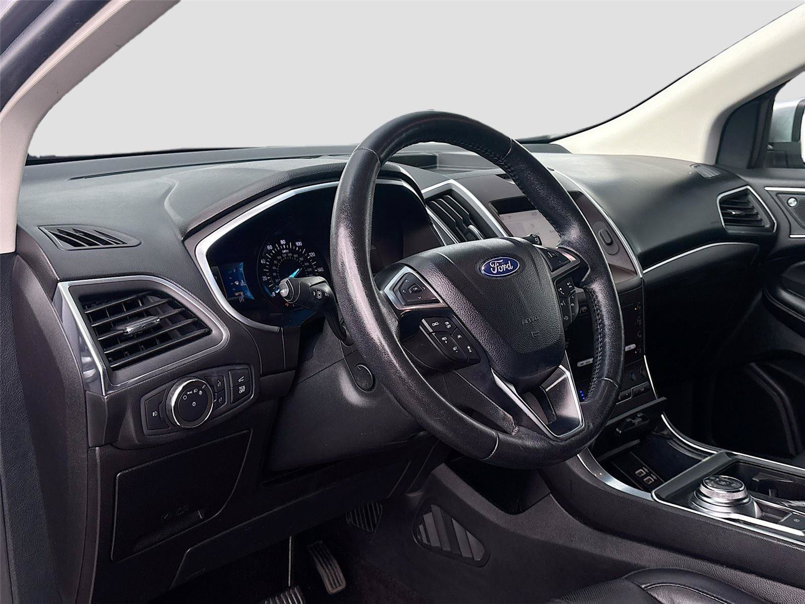 Used 2020 Ford Edge Titanium w/ Equipment Group 301A FWD image 9