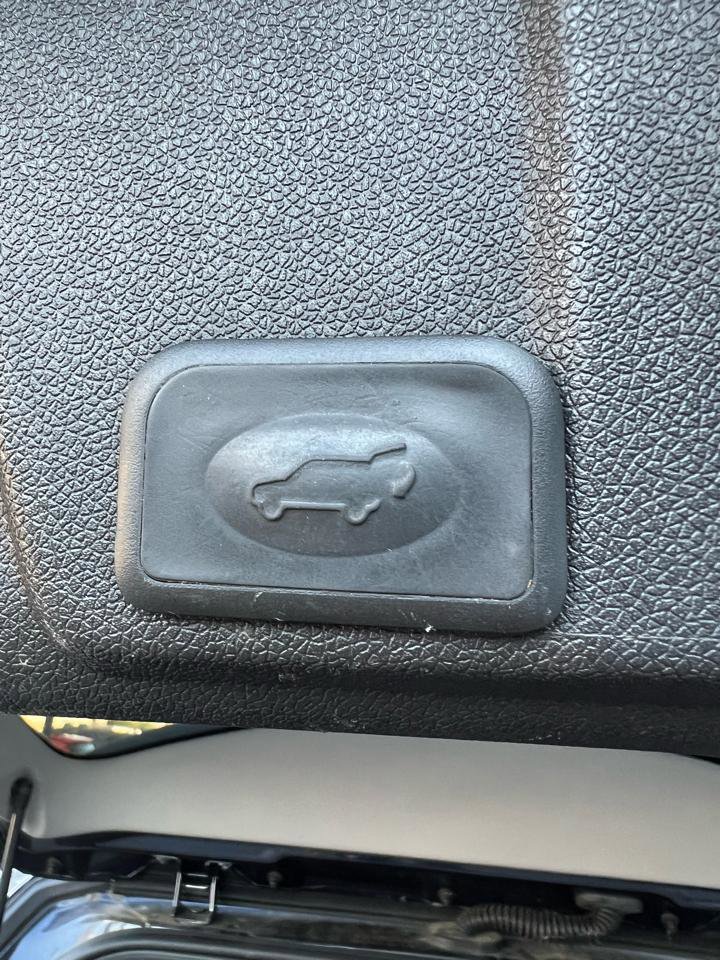 Used 2017 Chevrolet Traverse Premier FWD image 8