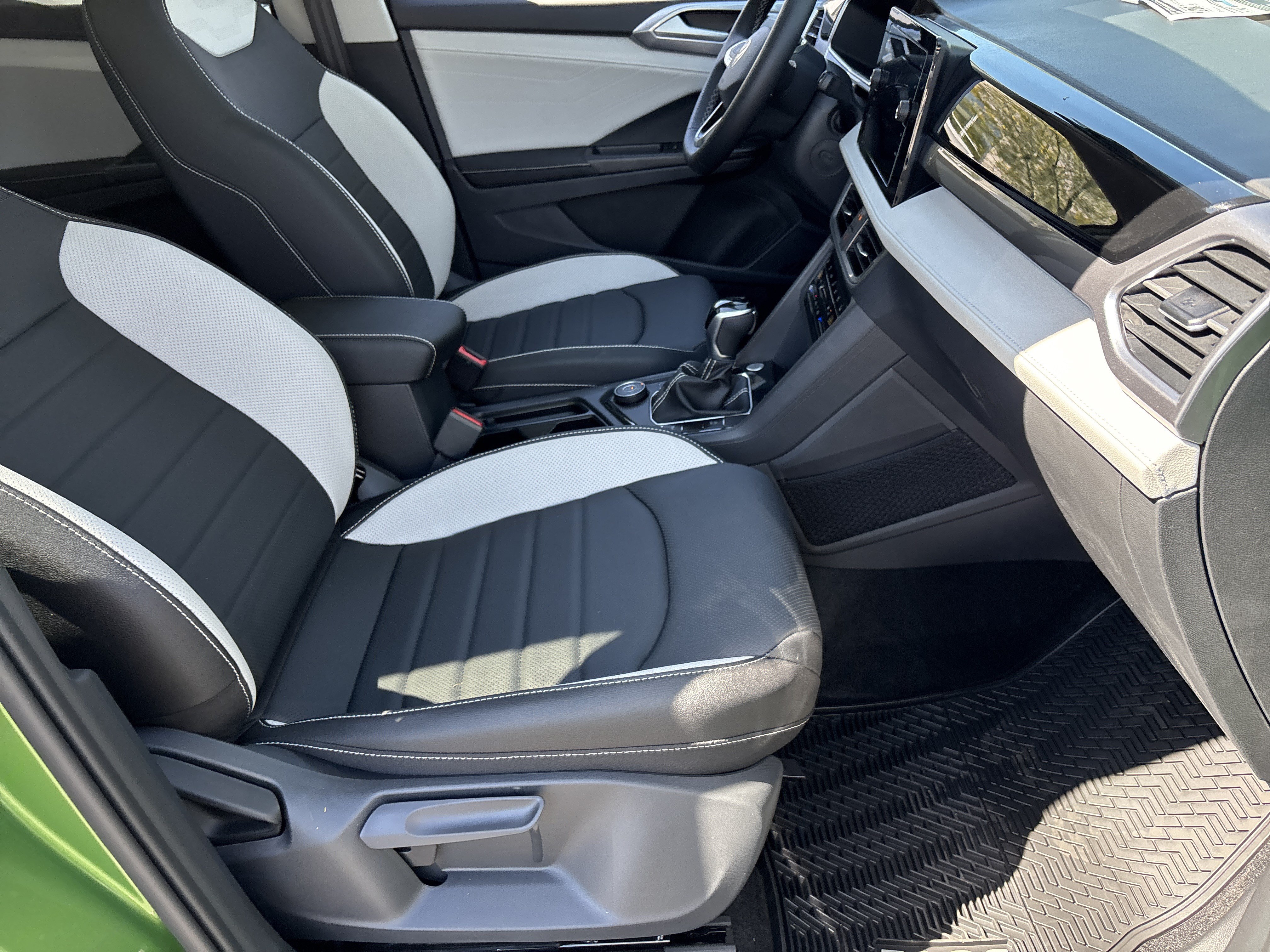 New 2026 Volkswagen Taos SEL AWD/4WD image 8