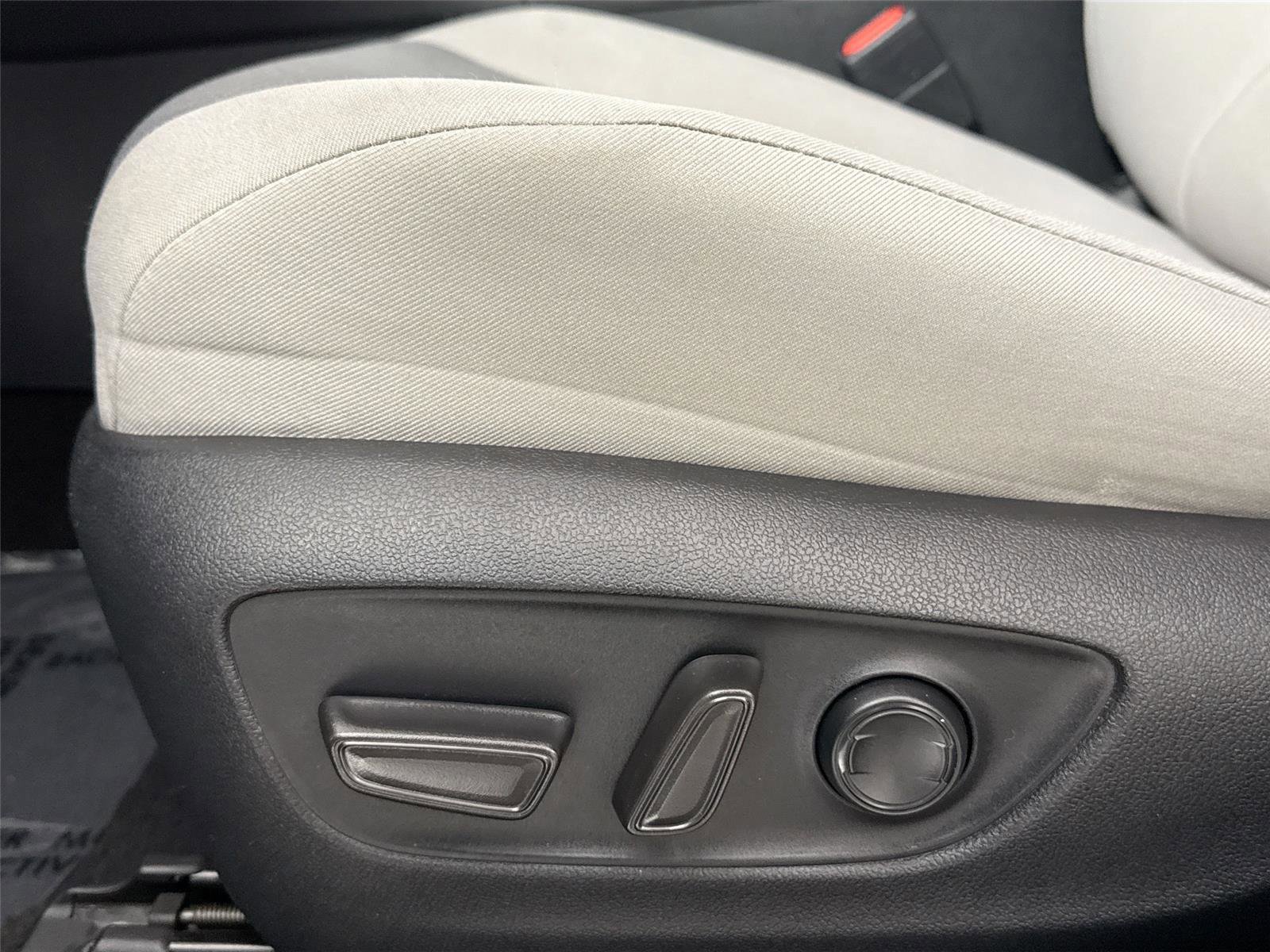 Certified 2022 Toyota RAV4 XLE image 28