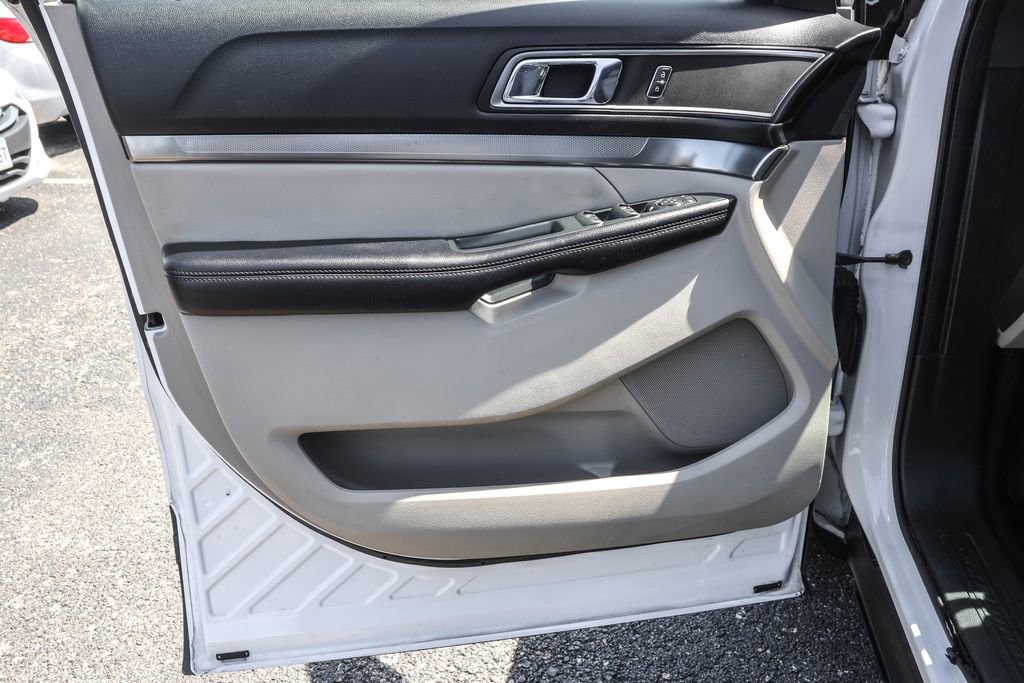 Used 2018 Ford Explorer XLT w/ Equipment Group 202A AWD/4WD image 30