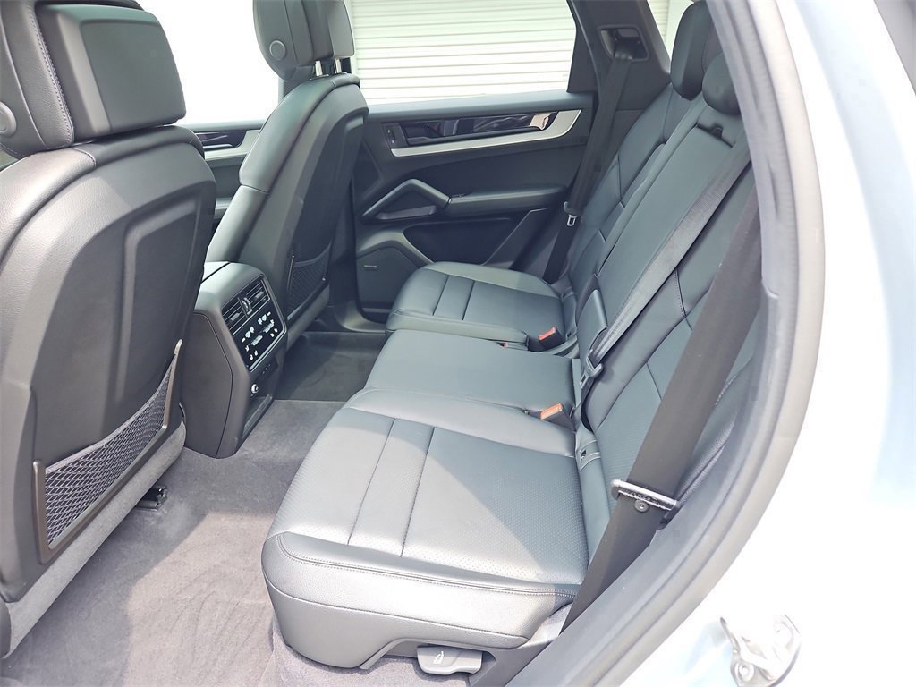Certified 2025 Porsche Cayenne image 35
