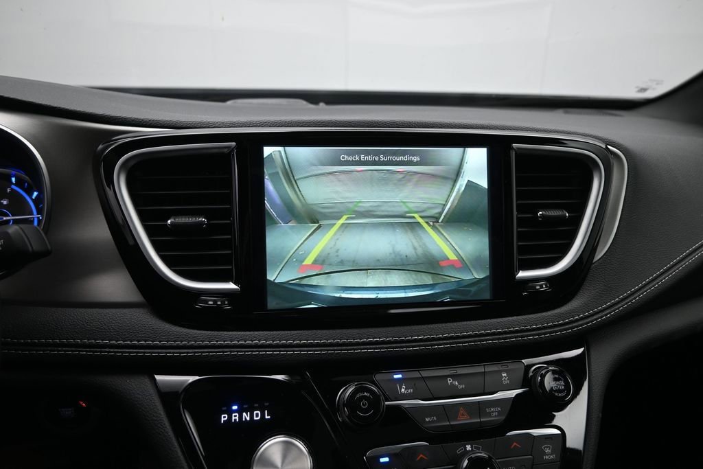 Used 2023 Chrysler Pacifica Limited w/ S Appearance Package FWD image 15