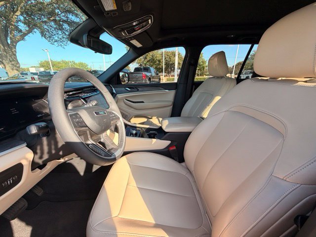 Used 2023 Jeep Grand Cherokee Limited AWD/4WD image 7