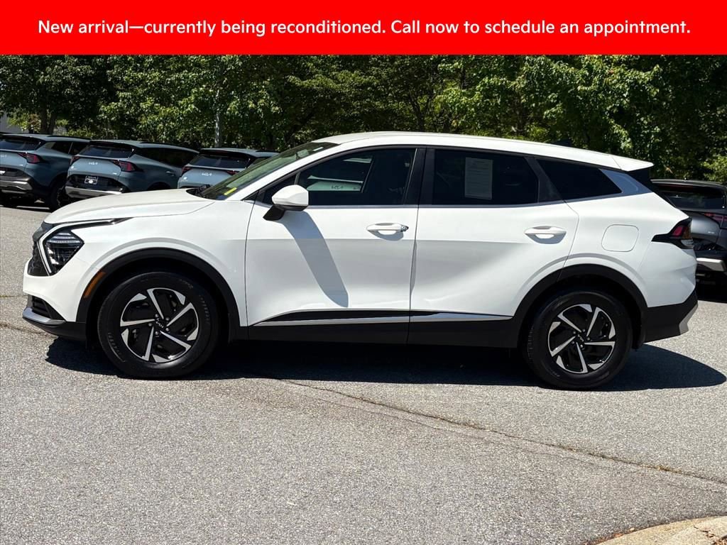 Certified 2025 Kia Sportage LX FWD image 3