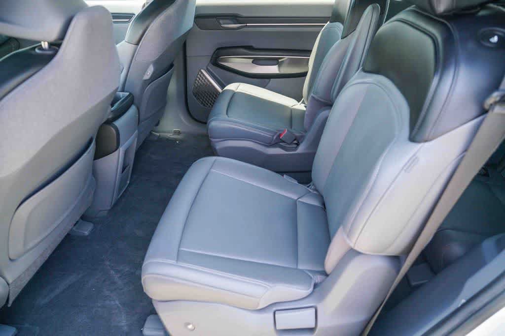 Certified 2024 Kia EV9 Light Long Range RWD image 17
