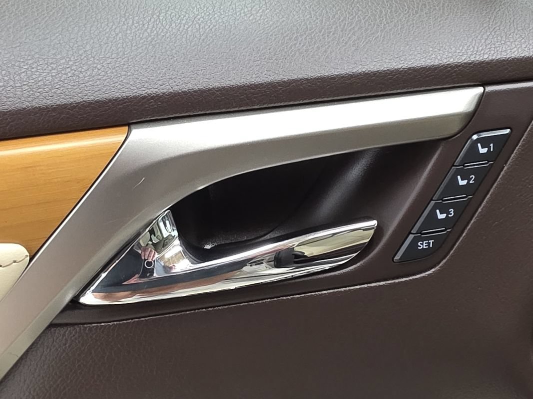 Used 2018 Lexus RX 450h AWD w/ Premium Package image 27