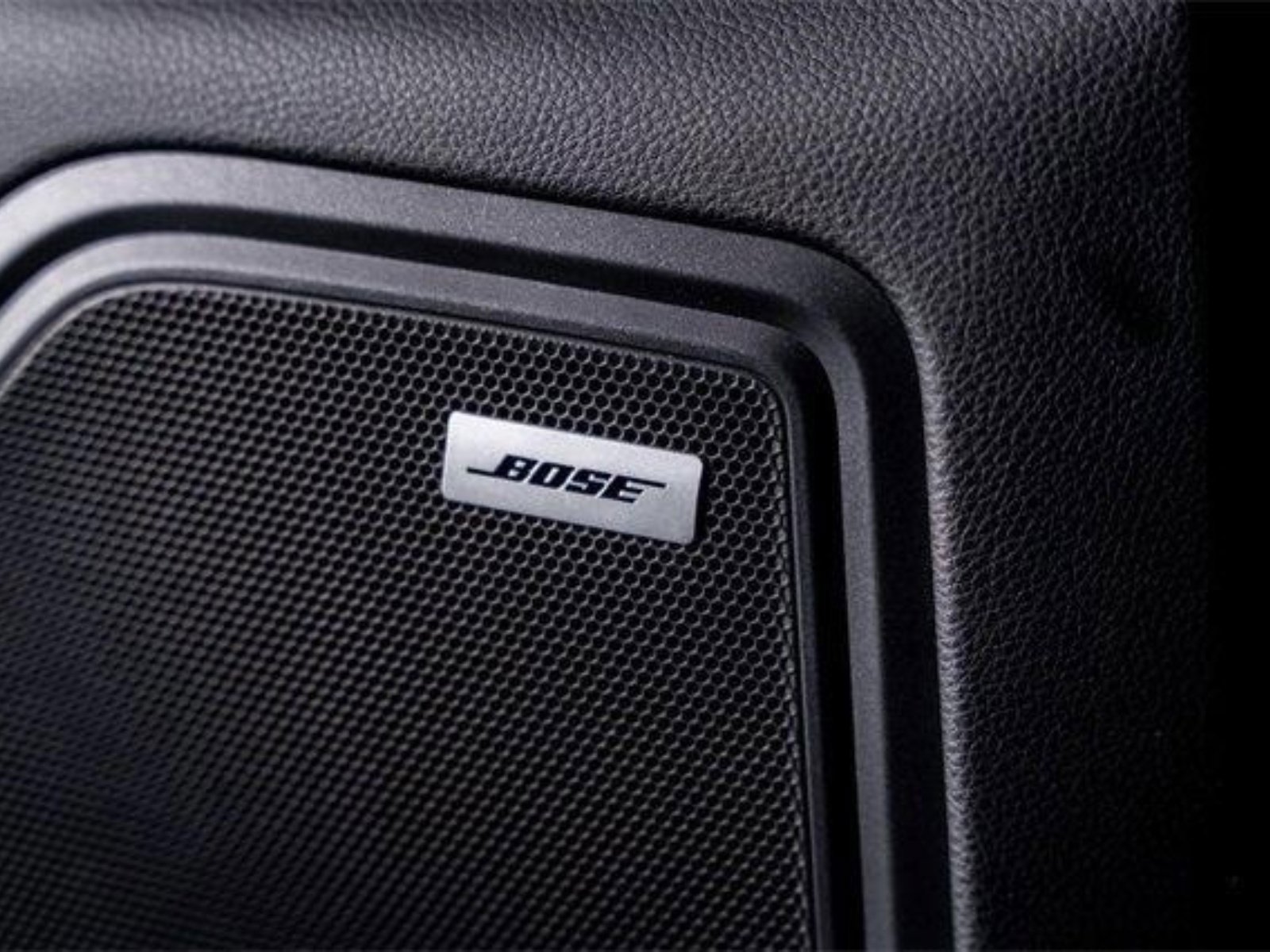 Used 2022 Porsche Macan S w/ Premium Package Plus image 40