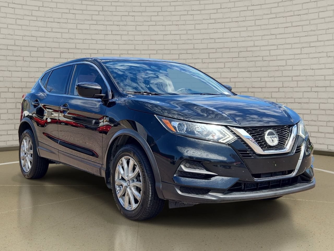 Used 2021 Nissan Rogue Sport S FWD image 3