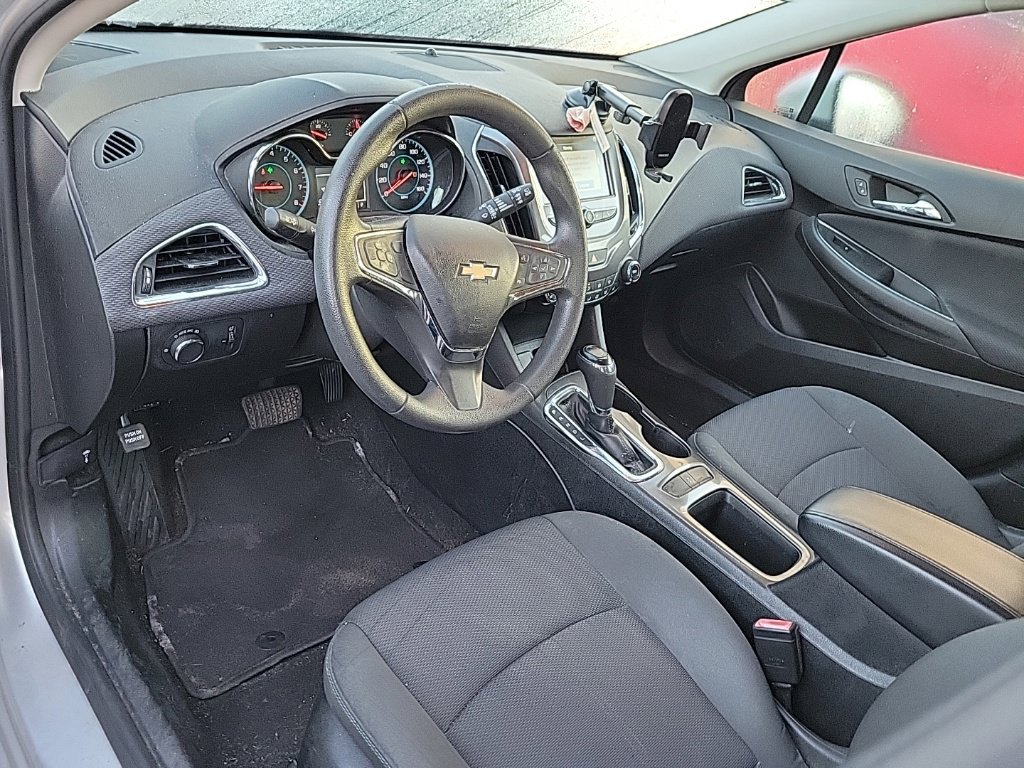 Used 2017 Chevrolet Cruze LT w/ Convenience Package FWD image 7