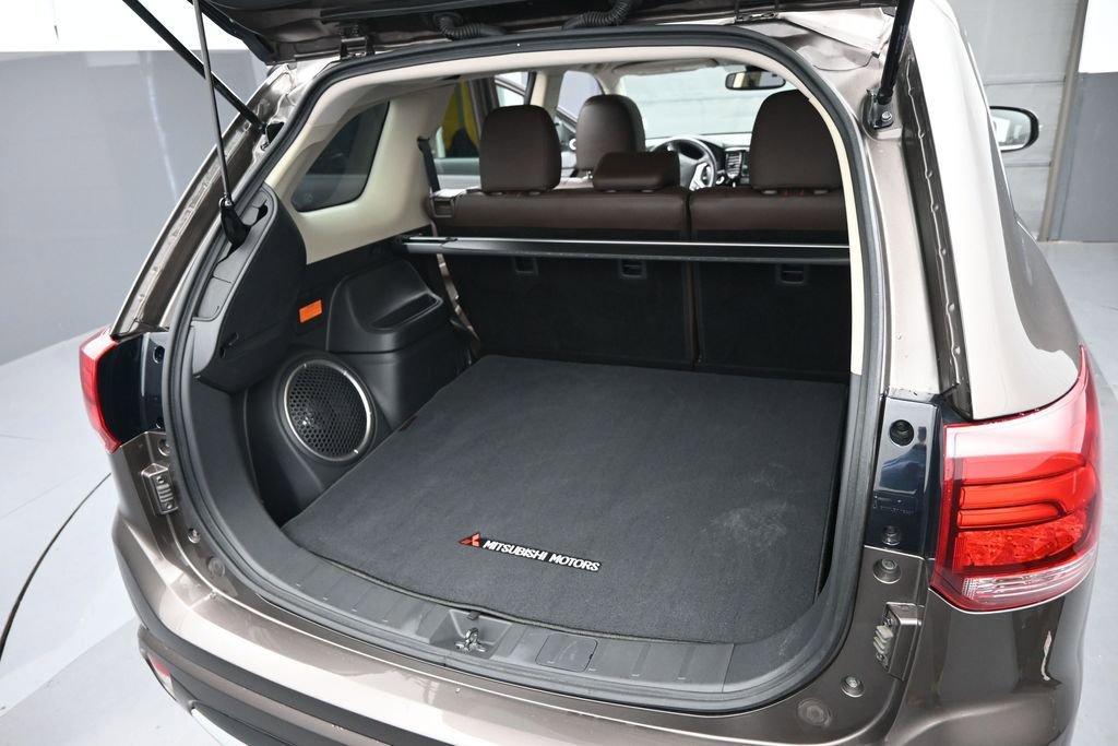 Used 2018 Mitsubishi Outlander GT AWD/4WD image 12
