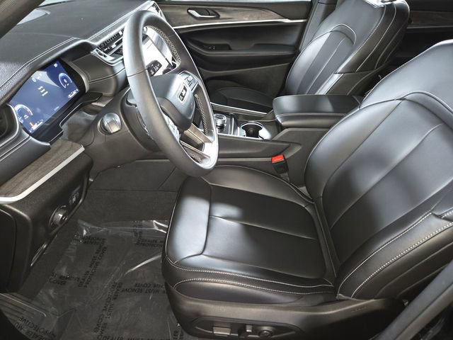 Used 2024 Jeep Grand Cherokee L Limited w/ Black Appearance Package AWD/4WD image 13