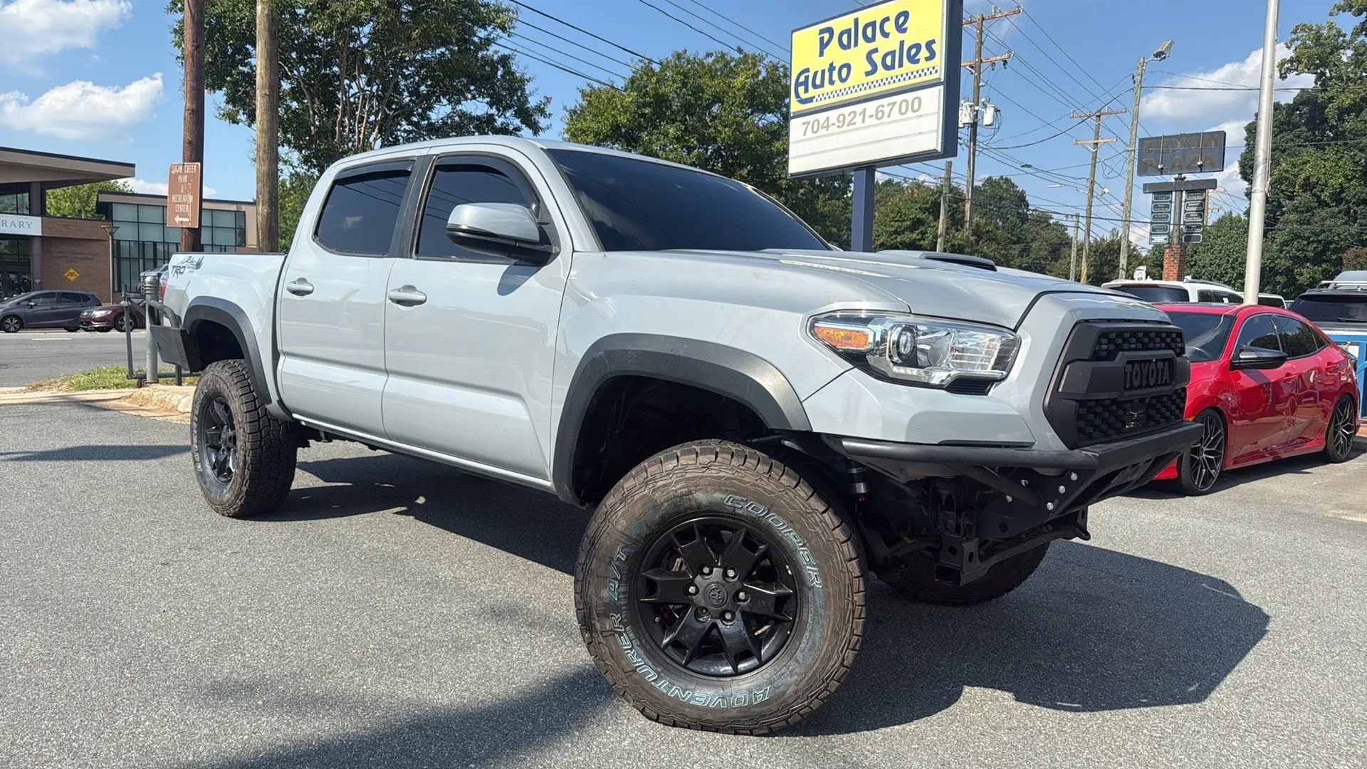 Used 2019 Toyota Tacoma TRD Off-Road image 1
