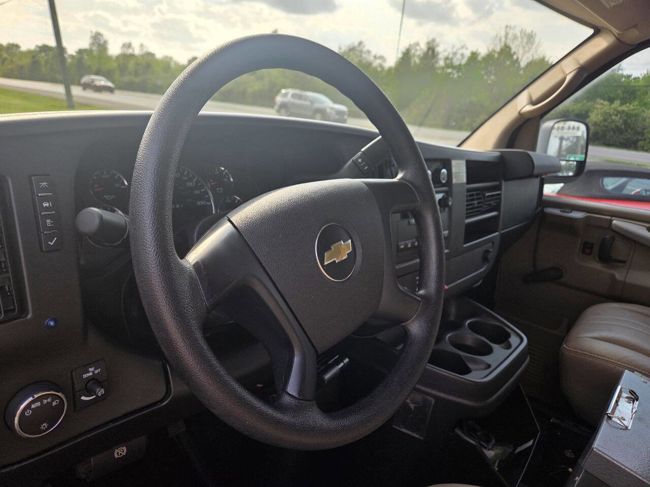 Used 2012 Chevrolet Express 3500 RWD image 15