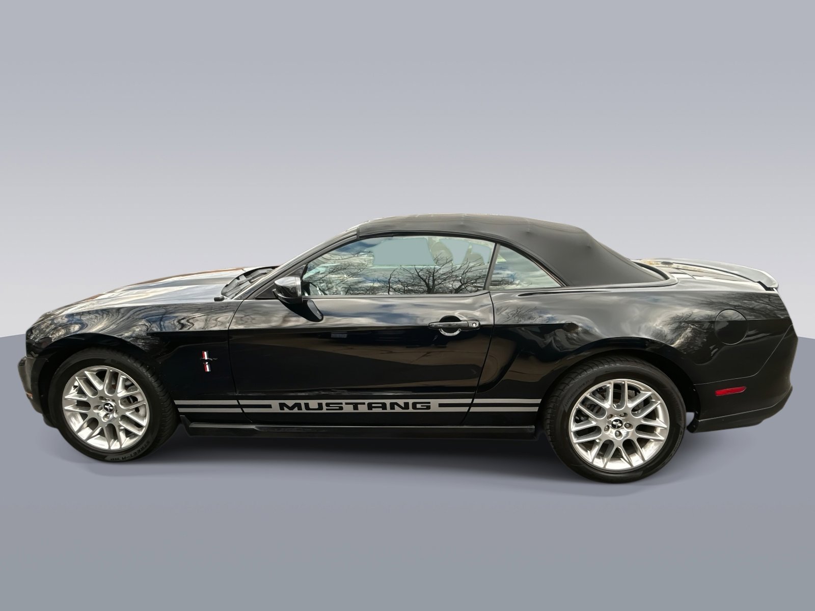 Used 2012 Ford Mustang Convertible image 6
