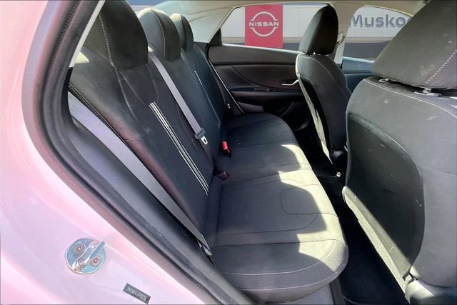 Used 2023 Hyundai Elantra SEL image 21