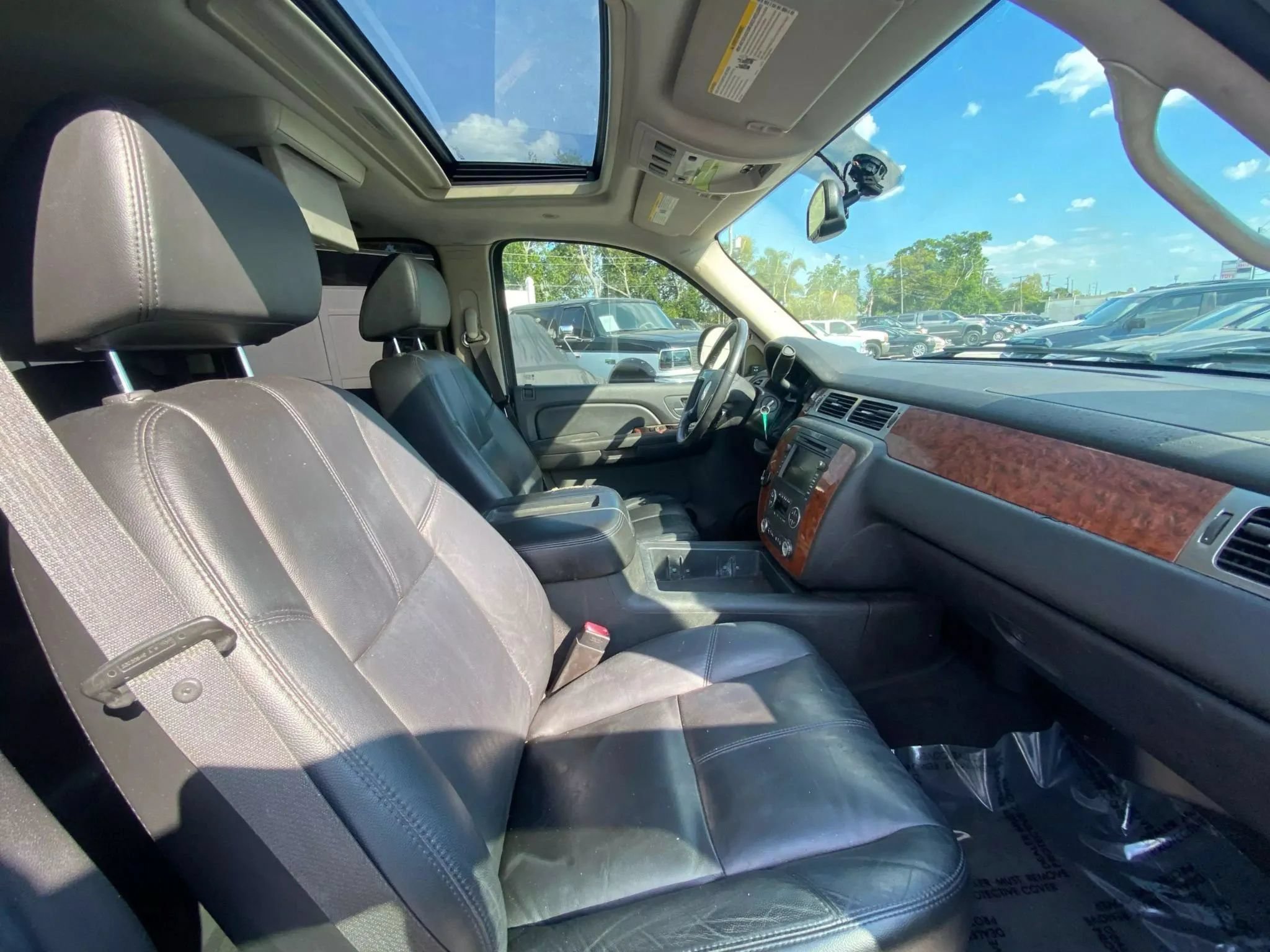 Used 2007 Chevrolet Suburban LT w/ LT Preferred Equipment Group AWD/4WD image 8