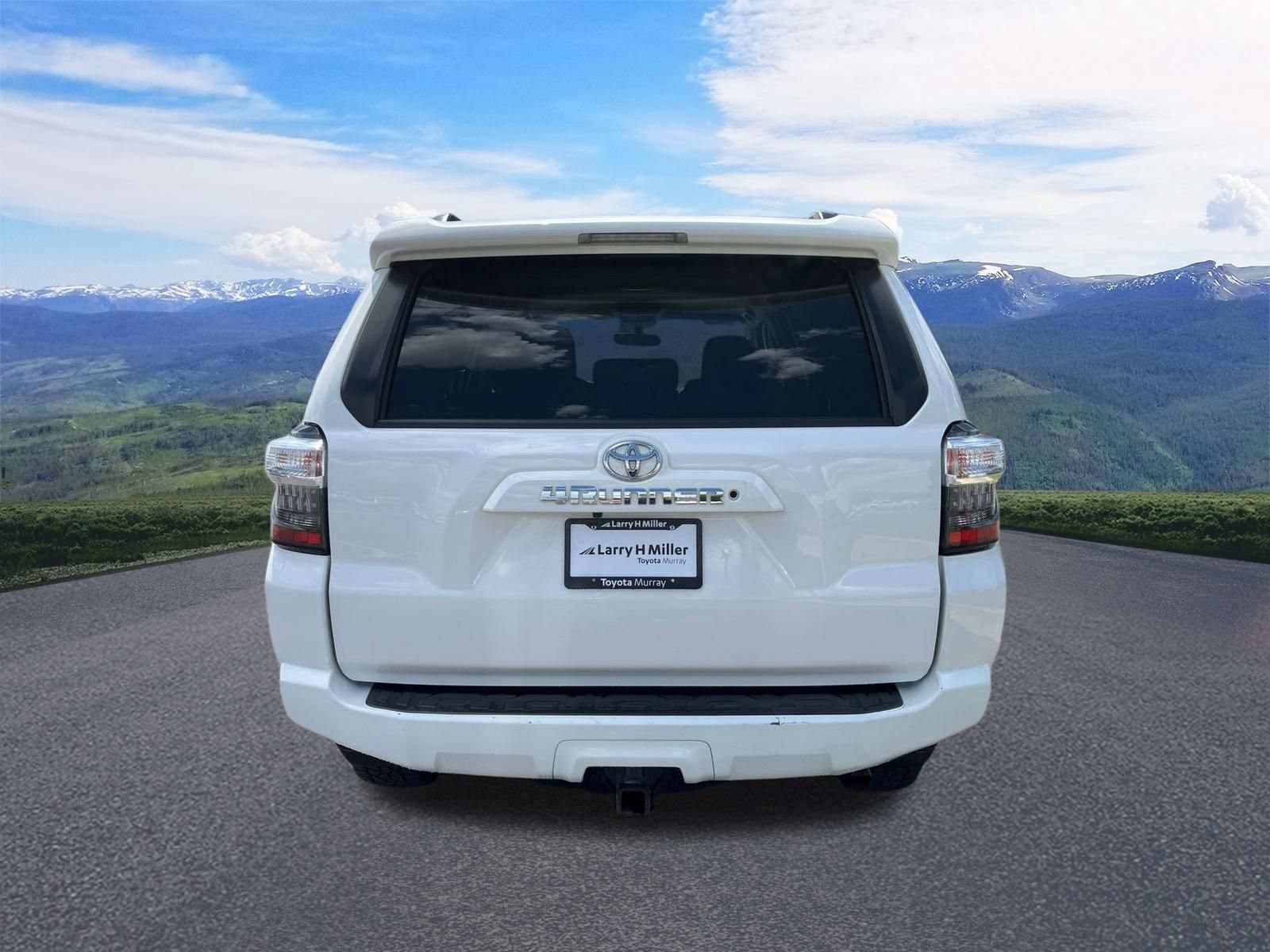 Used 2019 Toyota 4Runner SR5 AWD/4WD image 4