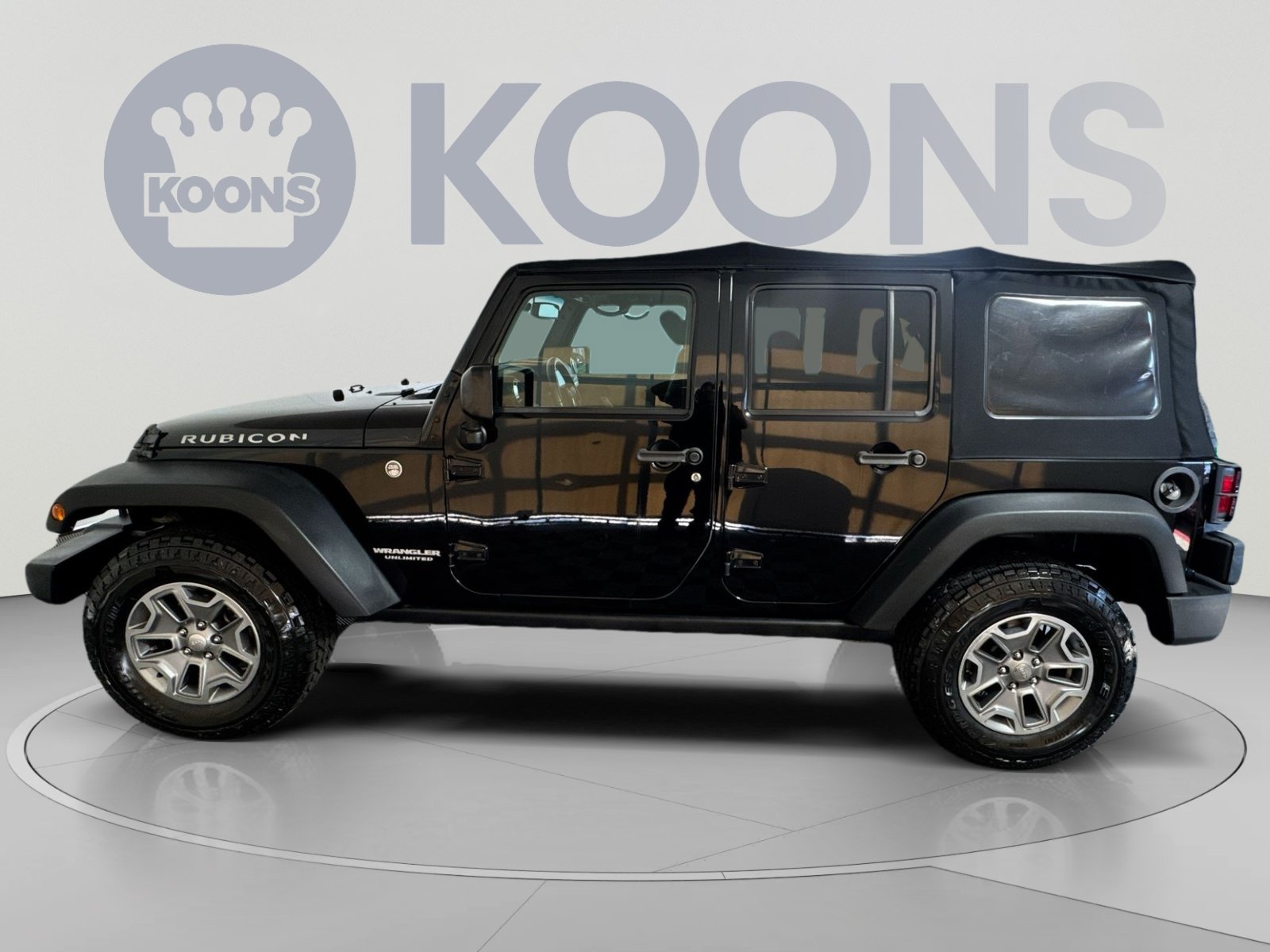 Used 2016 Jeep Wrangler Unlimited Rubicon w/ Connectivity Group AWD/4WD image 2