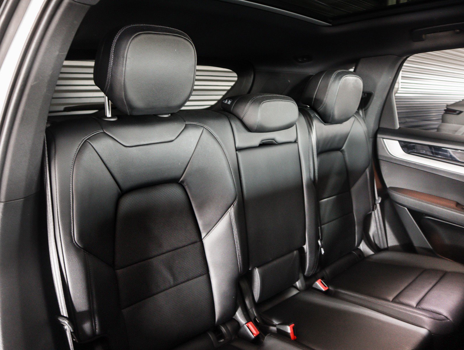 Certified 2024 Porsche Cayenne AWD/4WD image 6