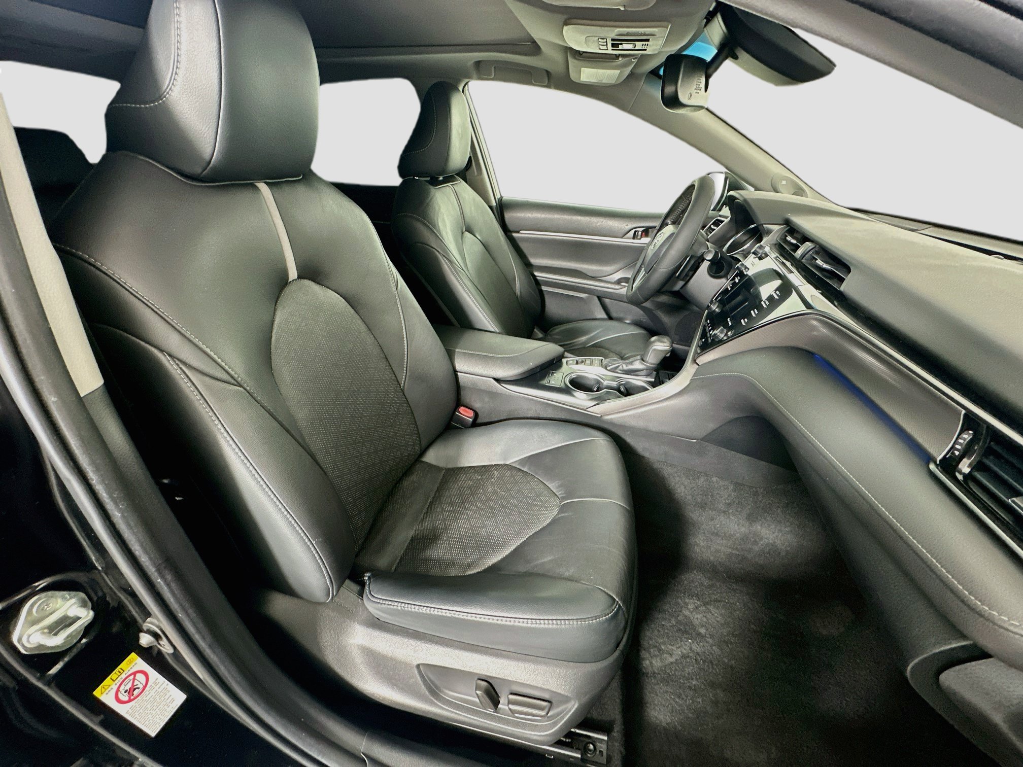 Used 2019 Toyota Camry XSE FWD image 31