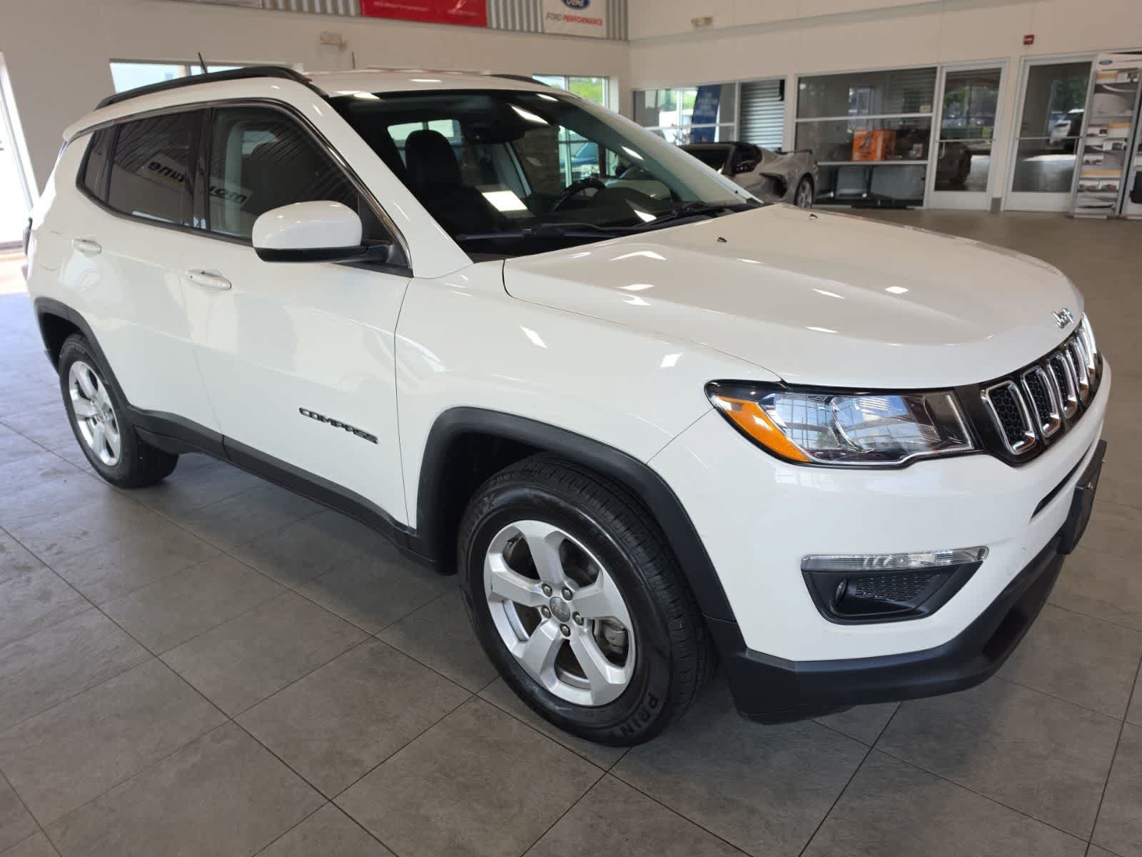 Used 2018 Jeep Compass Latitude w/ Popular Equipment Group FWD image 5