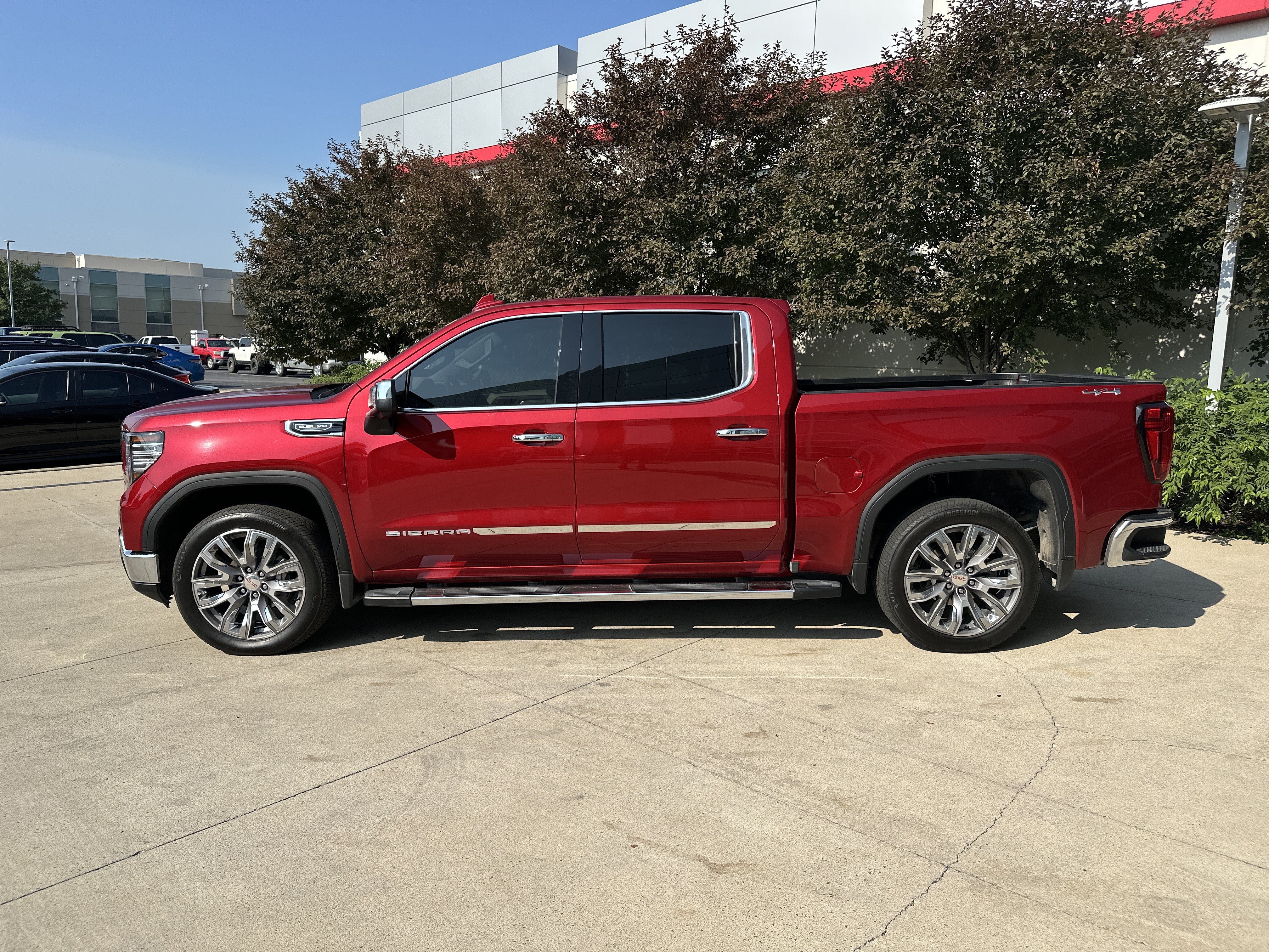 Used 2024 GMC Sierra 1500 SLT w/ SLT Premium Plus Package AWD/4WD image 9
