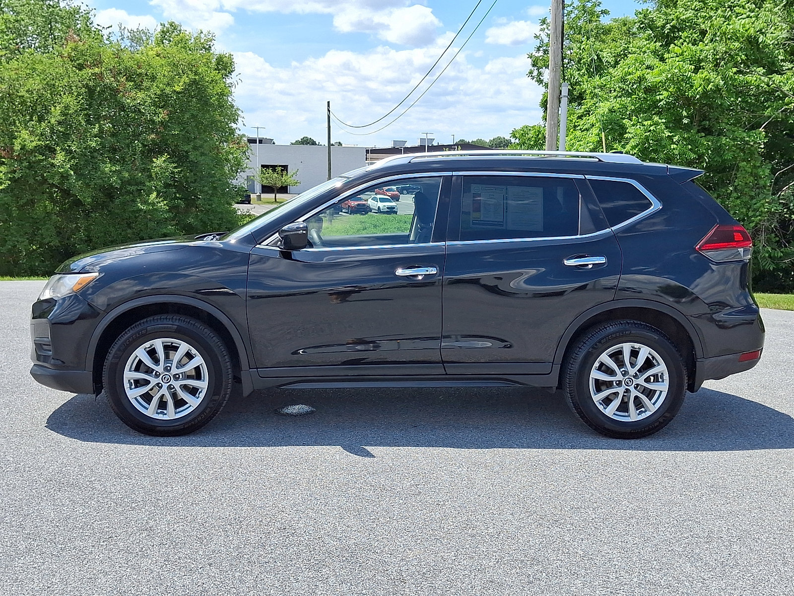 Used 2018 Nissan Rogue SV AWD/4WD image 4