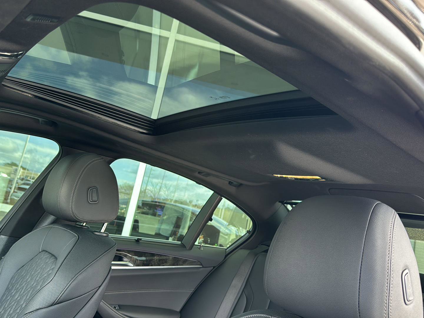 Used 2021 BMW 540i w/ M Sport Package image 28