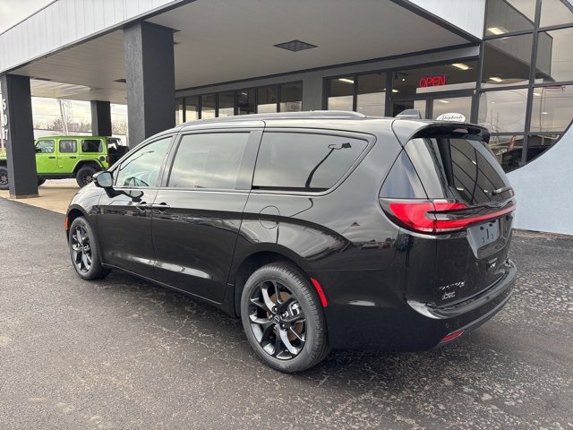 New 2026 Chrysler Pacifica Limited w/ S Appearance Package image 6