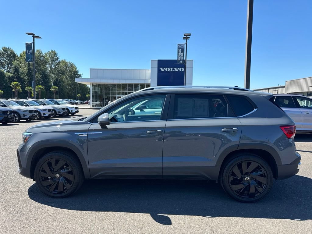 Used 2023 Volkswagen Taos SE w/ Panoramic Sunroof Package AWD/4WD image 2