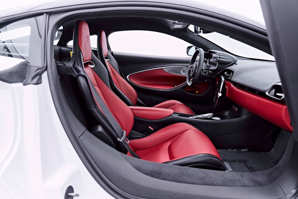 Used 2024 McLaren Artura RWD image 46