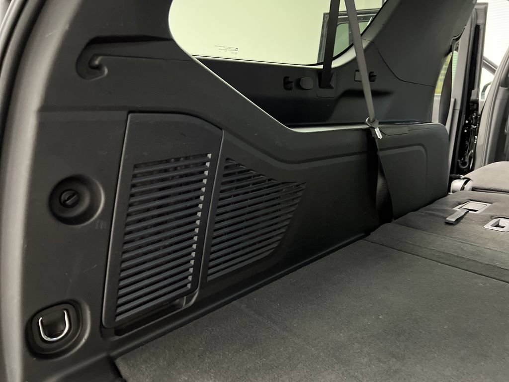 Used 2025 Chevrolet Suburban LT RWD image 42