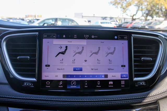 Used 2023 Chrysler Pacifica Limited w/ S Appearance Package image 25