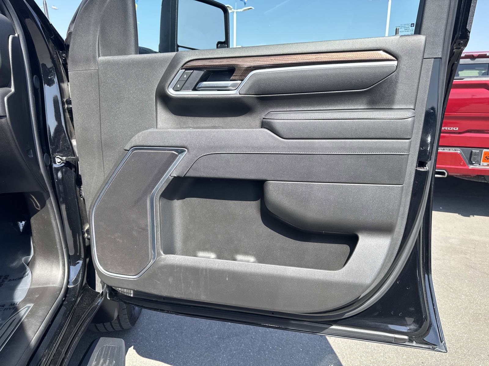 Used 2025 Chevrolet Silverado 2500 LT w/ Convenience Package image 28