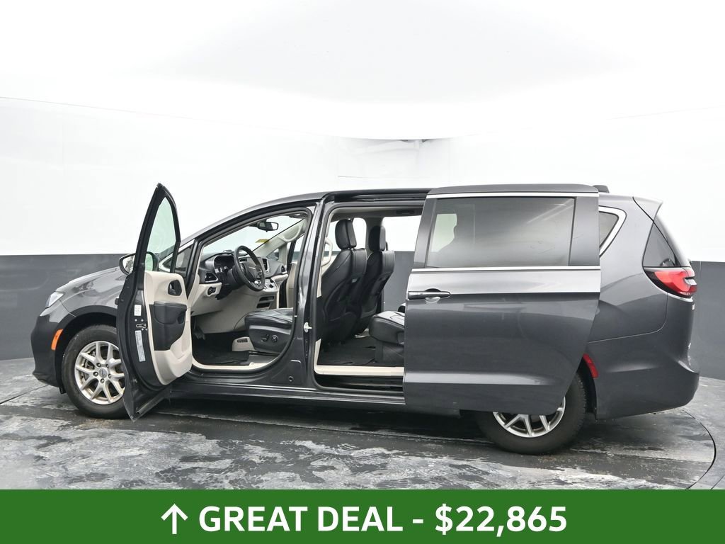 Used 2023 Chrysler Pacifica Touring-L image 79