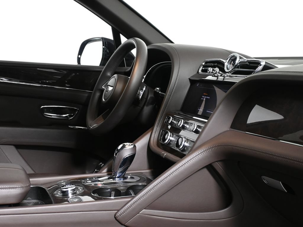 Used 2022 Bentley Bentayga AWD/4WD image 37