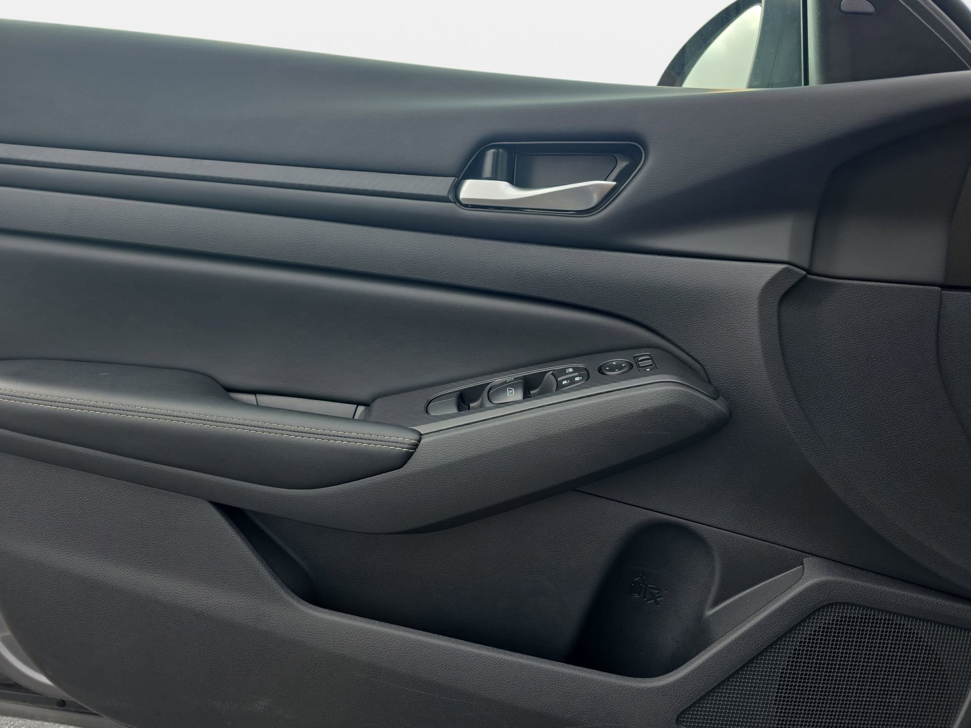 Used 2025 Nissan Altima 2.5 SV image 26