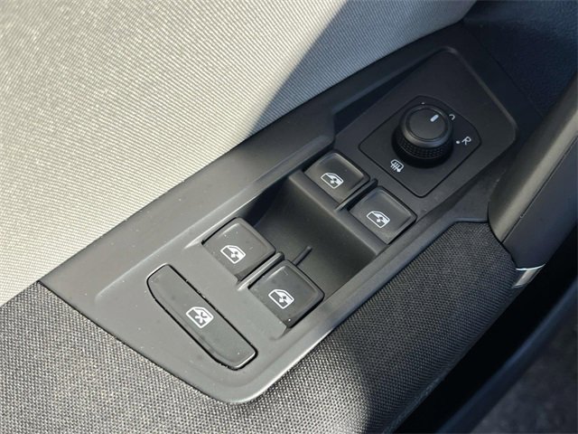 Used 2018 Volkswagen Tiguan S image 16